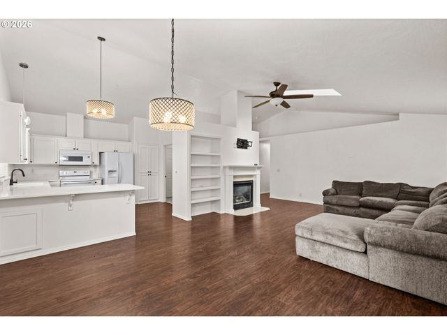 432 TAZ Ln, Eugene, OR 97404
