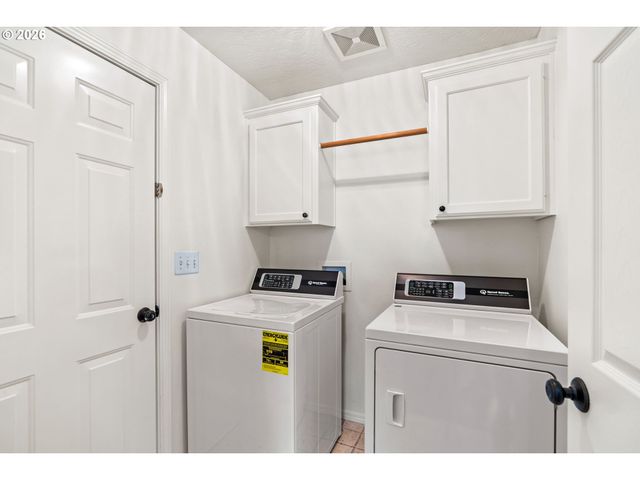 432 TAZ Ln, Eugene, OR 97404