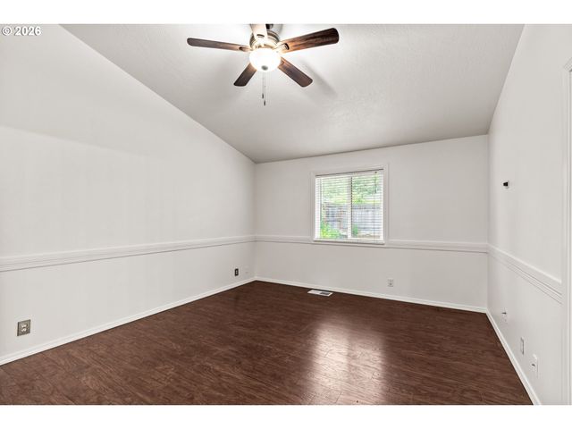 432 TAZ Ln, Eugene, OR 97404