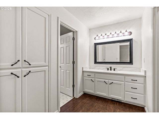 432 TAZ Ln, Eugene, OR 97404