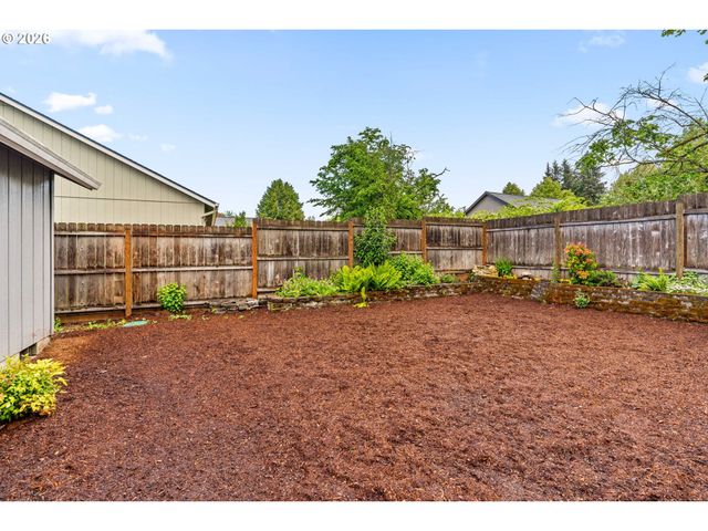 432 TAZ Ln, Eugene, OR 97404