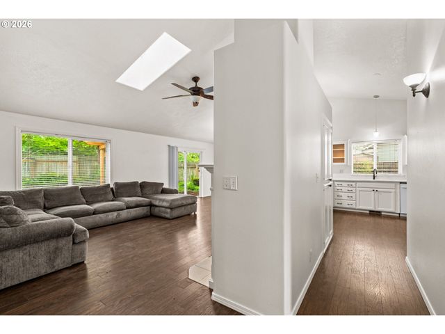 432 TAZ Ln, Eugene, OR 97404