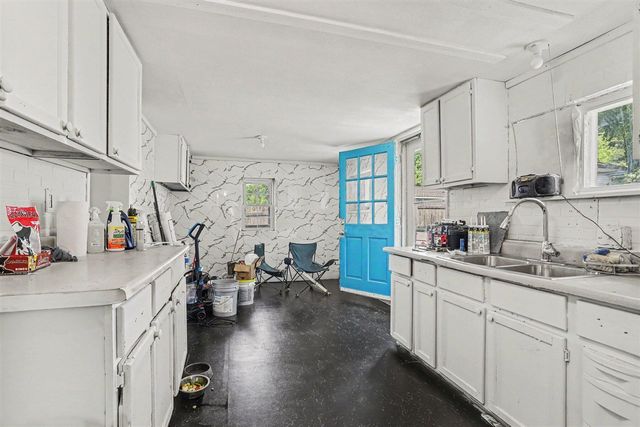 64 Goguac Street, Battle Creek, MI 49015