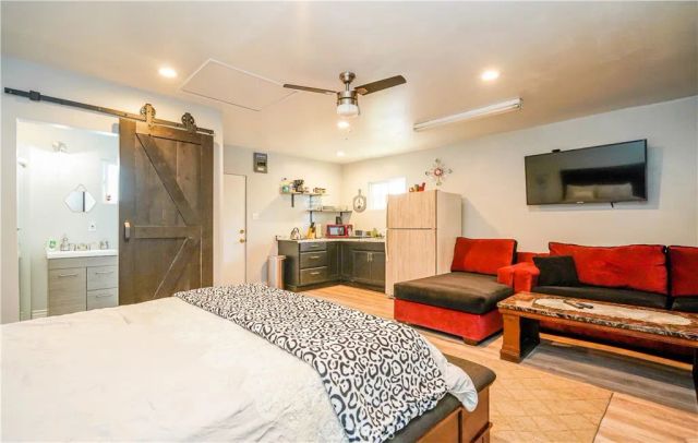 1800 E Hardwick, Long Beach, CA 90807