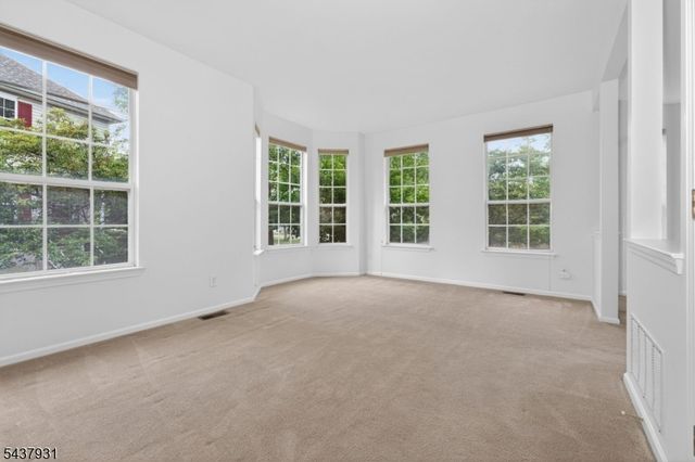 19 Cummington Ln, Raritan Twp., NJ 08822