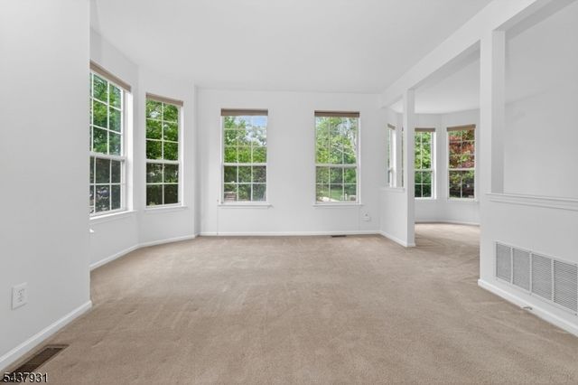 19 Cummington Ln, Raritan Twp., NJ 08822