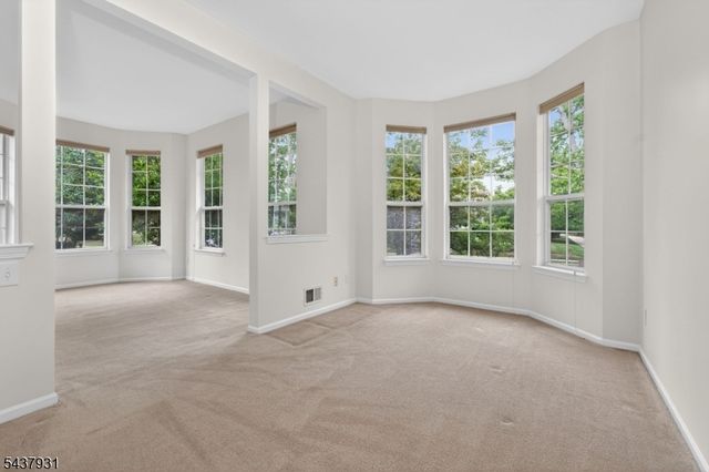 19 Cummington Ln, Raritan Twp., NJ 08822
