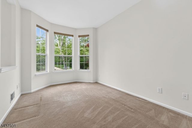 19 Cummington Ln, Raritan Twp., NJ 08822