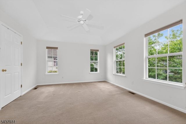 19 Cummington Ln, Raritan Twp., NJ 08822