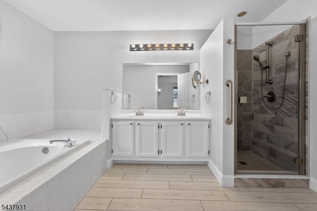 19 Cummington Ln, Raritan Twp., NJ 08822