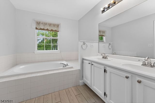 19 Cummington Ln, Raritan Twp., NJ 08822
