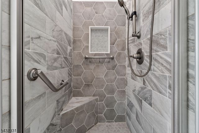 19 Cummington Ln, Raritan Twp., NJ 08822