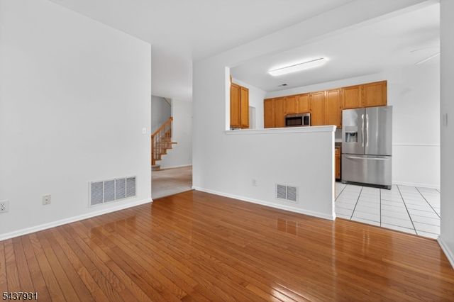 19 Cummington Ln, Raritan Twp., NJ 08822
