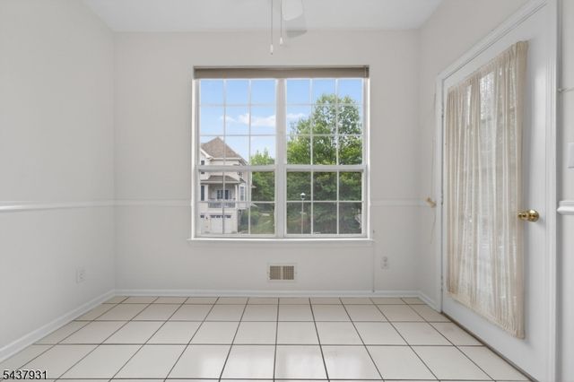 19 Cummington Ln, Raritan Twp., NJ 08822