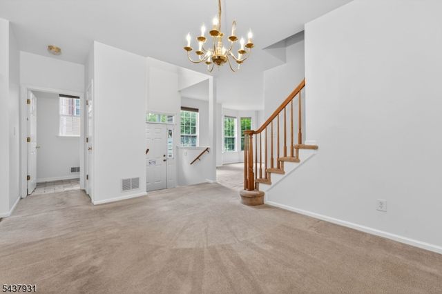 19 Cummington Ln, Raritan Twp., NJ 08822