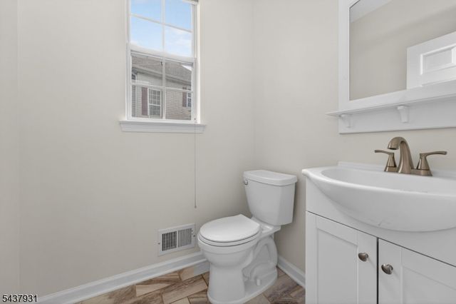 19 Cummington Ln, Raritan Twp., NJ 08822