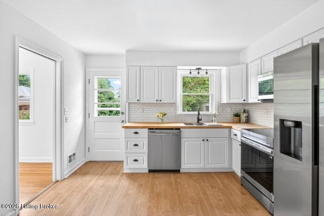 3722 Downing Way, Louisville, KY 40218