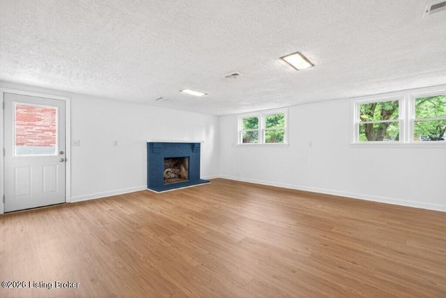 3722 Downing Way, Louisville, KY 40218