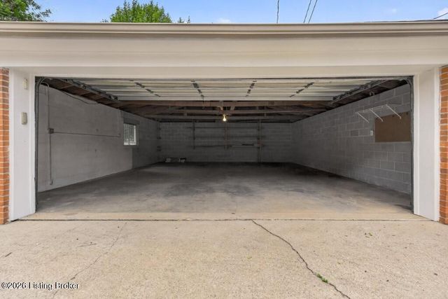 3722 Downing Way, Louisville, KY 40218