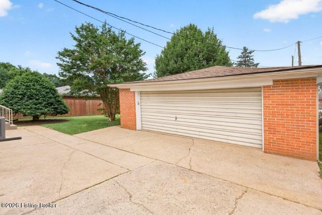 3722 Downing Way, Louisville, KY 40218