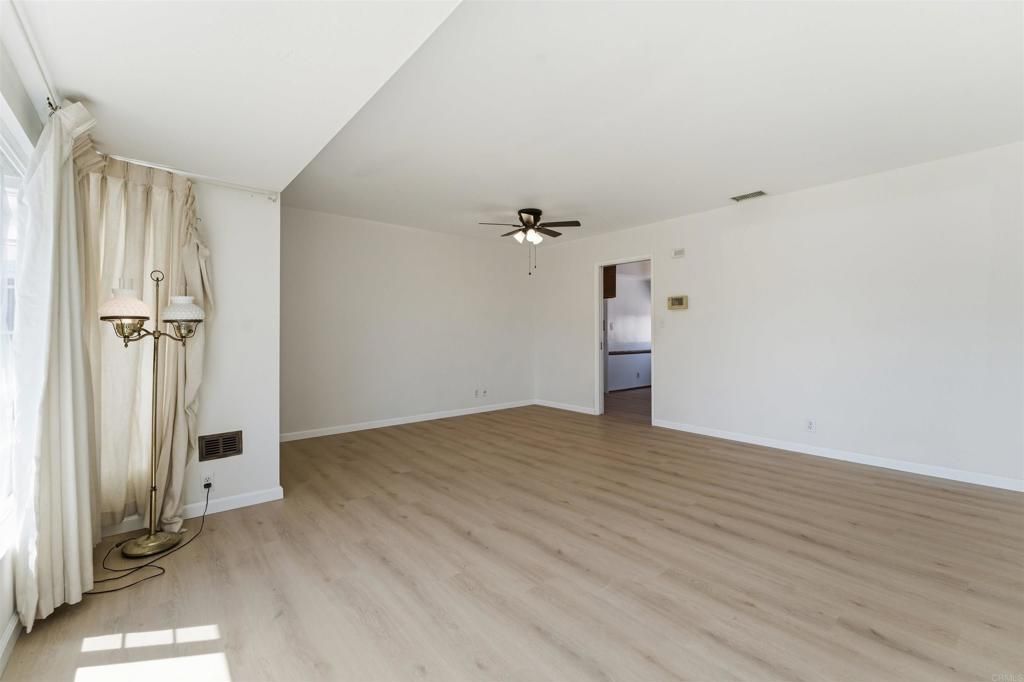 Image 8 of property listing at 6415 Zena Dr, San Diego, CA 92115