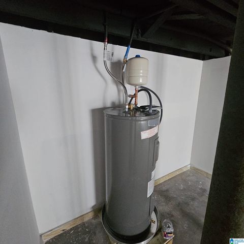 504 10TH AVENUE, Midfield, AL 35228