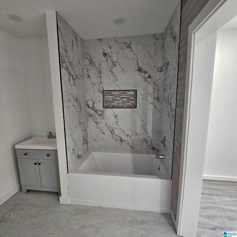 504 10TH AVENUE, Midfield, AL 35228