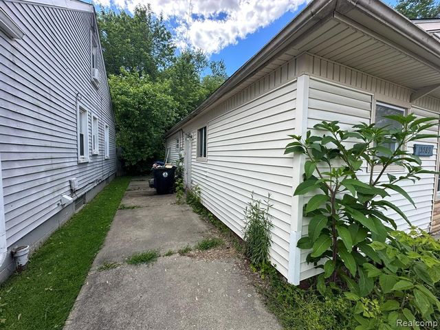 15589 Norborne Avenue, Redford, MI 48239