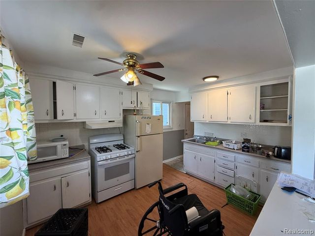 15589 Norborne Avenue, Redford, MI 48239