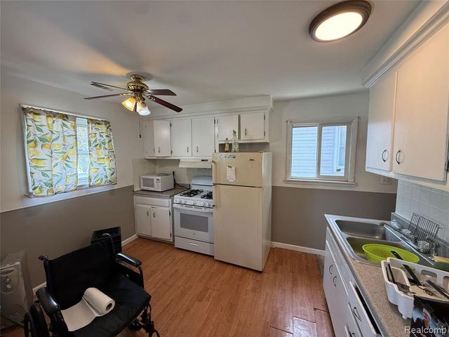 15589 Norborne Avenue, Redford, MI 48239
