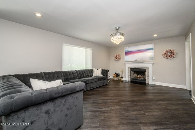 8 Cecilia Court, Howell, NJ 07731