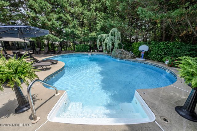 8 Cecilia Court, Howell, NJ 07731