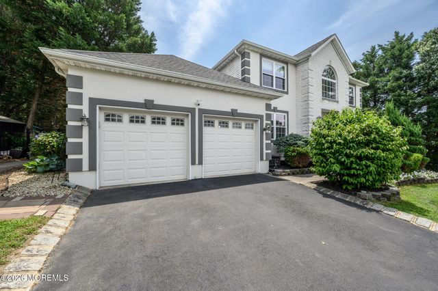8 Cecilia Court, Howell, NJ 07731