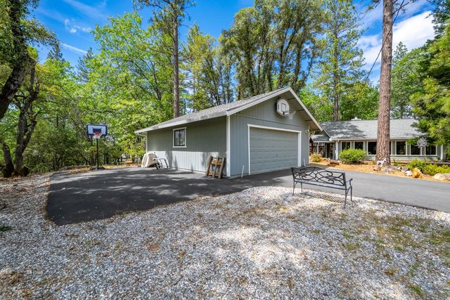 4933 Lakeside Dr, Placerville, CA 95667