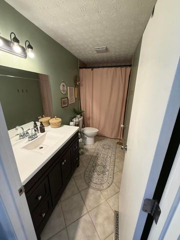 945 Stoney Creek Drive, Frankfort, KY 40601