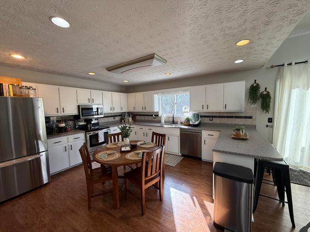 945 Stoney Creek Drive, Frankfort, KY 40601