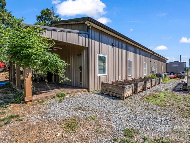 372 Horn Bottom Road, Forest City, NC 28043
