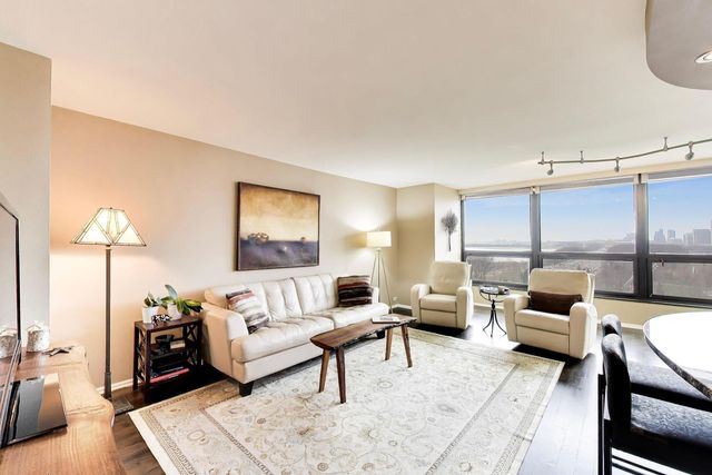 360 E Randolph Street 702, Chicago, IL 60601