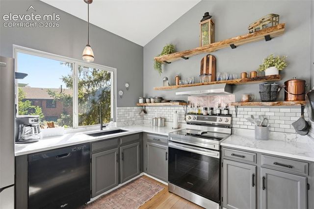 6945 Meadowwood Place, Colorado Springs, CO 80918