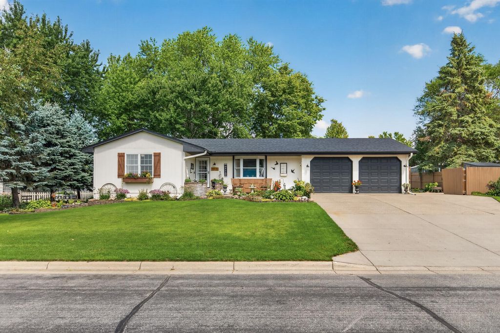 517 5 1/2 Street NW, Elk River, MN 55330 — exterior
