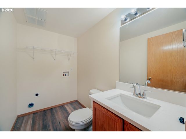 2067 Sw FELLOWS St, Mc Minnville, OR 97128