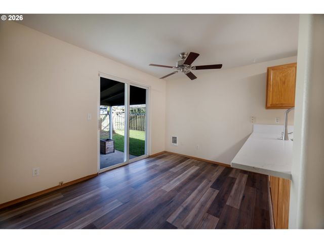 2067 Sw FELLOWS St, Mc Minnville, OR 97128