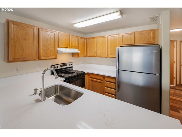 2067 Sw FELLOWS St, Mc Minnville, OR 97128