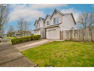 2067 Sw FELLOWS St, Mc Minnville, OR 97128