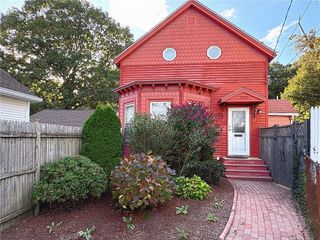 1058 Smithfield Avenue, Lincoln, RI 02865