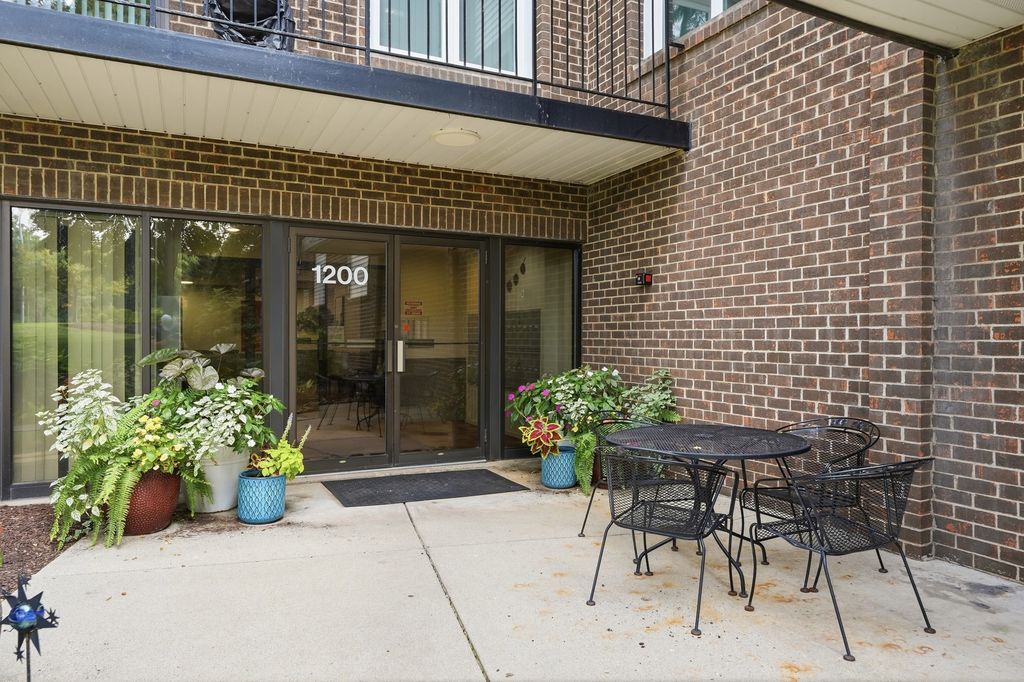 1200 W Northwest Highway 307, Mount Prospect, IL 60056 — photo 2