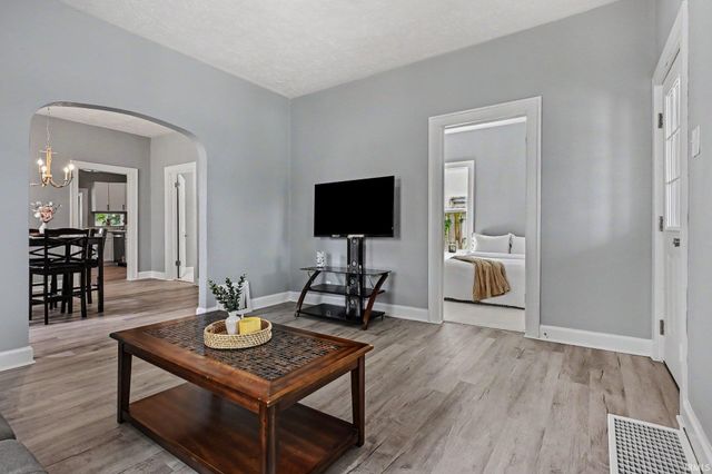 1628 Catalpa Avenue, South Bend, IN 46613