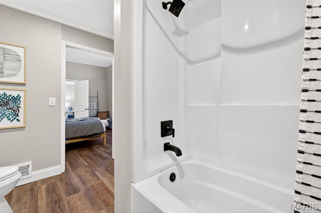 5834 Victoria Avenue, St Louis, MO 63110