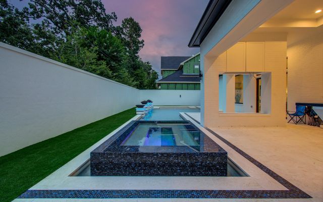 13034 Memorial Drive, Houston, TX 77079