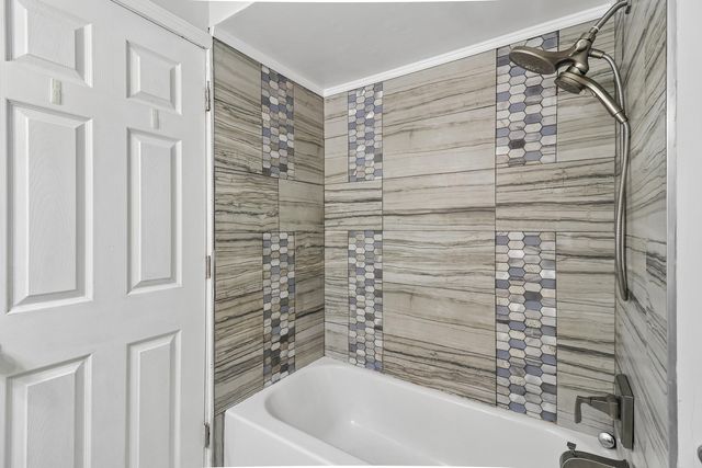 840 W Arquilla Drive, Glenwood, IL 60425